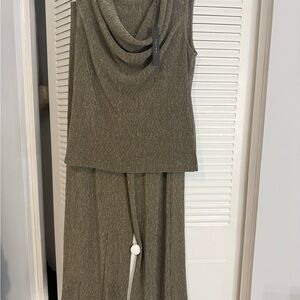 TAHARI sleeveless cowl neck set